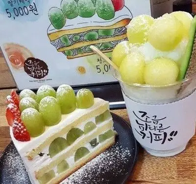 韩国甜品店热卖的整个葡萄蛋糕
