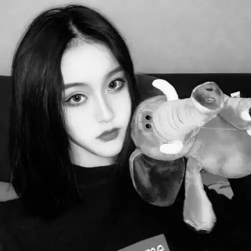 女生头像冷酷帅气侧脸黑白,你有几秒是喜欢的