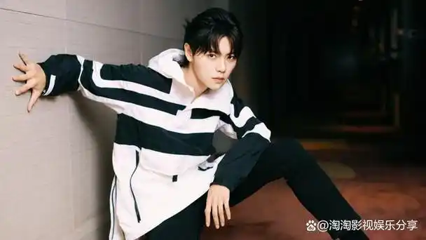 小编最近追完《终极笔记》,深深地被肖宇梁所饰演的