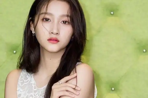 关晓彤个人简历资料 被黑那么惨一次都没反驳过