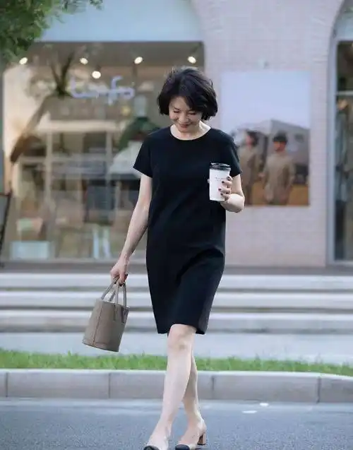 这位大姐"基础款 单鞋",美得大气优雅又高级_衬衫_时尚_女性