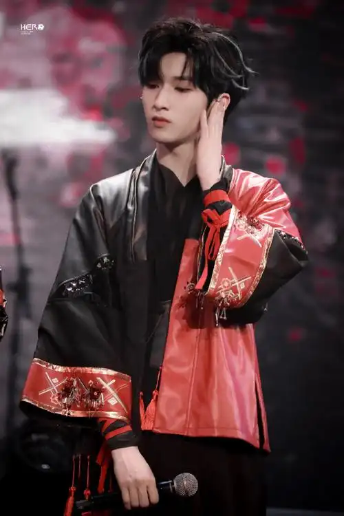 严浩翔刀马旦舞台##少年on fire