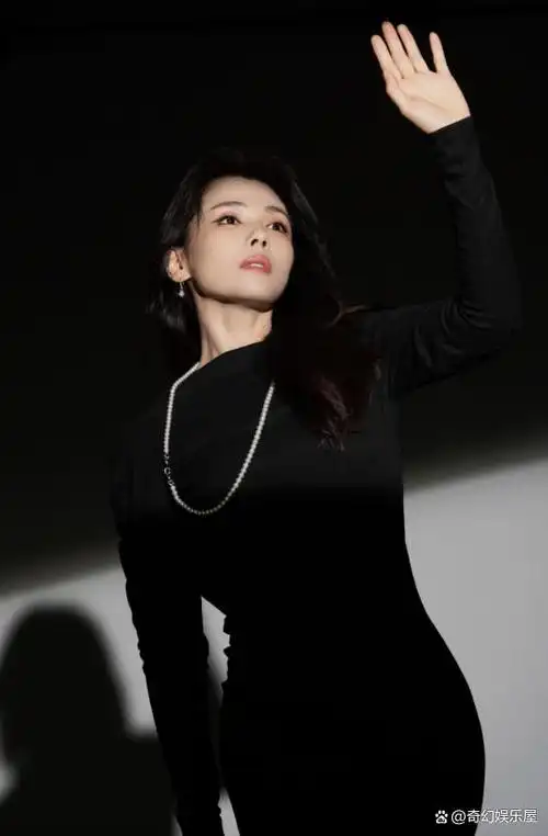 超模级腰线!刘涛的芭莎大片发布,网友们纷纷沦陷了!