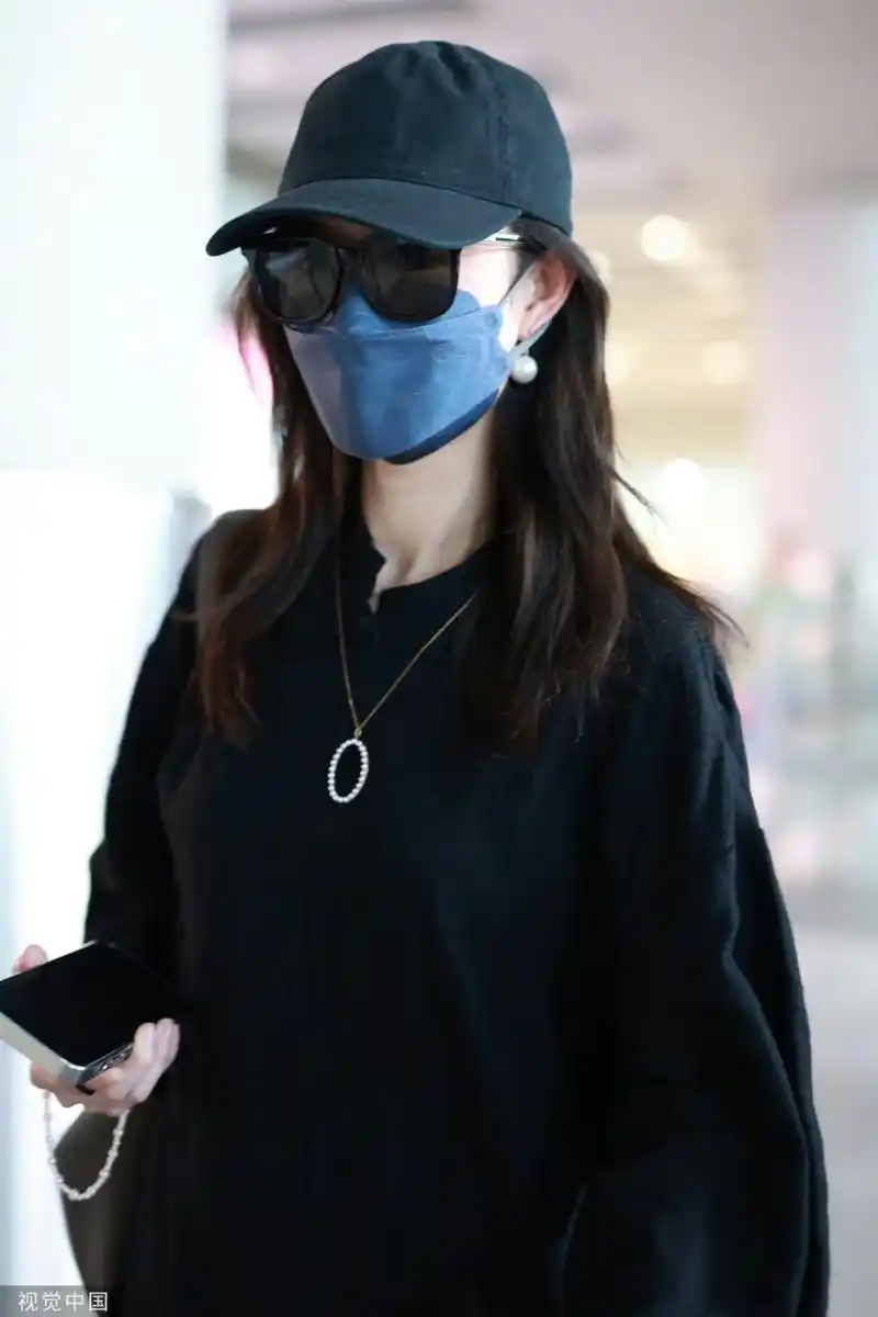 倪妮北京首都机场街拍