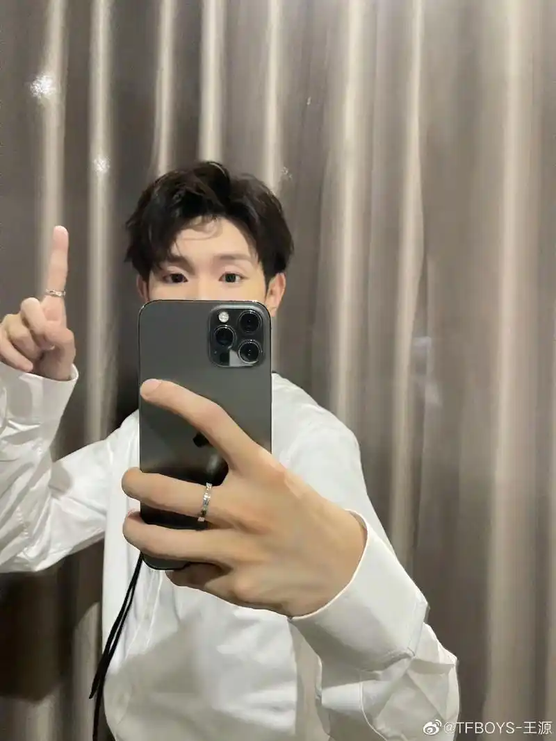 比帅照更有杀伤力的是女友视角#王源 #女友视角 #王源王源王 - 抖音