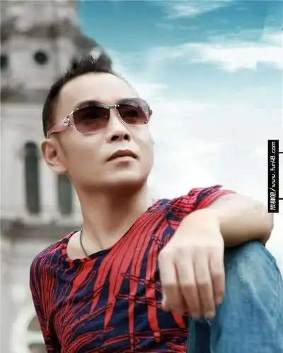 当代乐坛情歌王子—祁隆