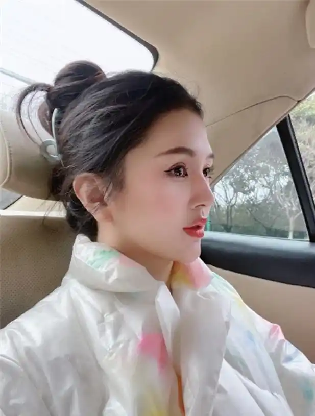 网红小冉因抽脂感染去世,为何会有嘲讽她的声音?