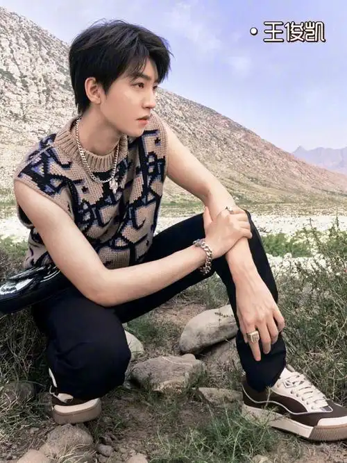 王俊凯x 时尚芭莎八月封面大片既视感