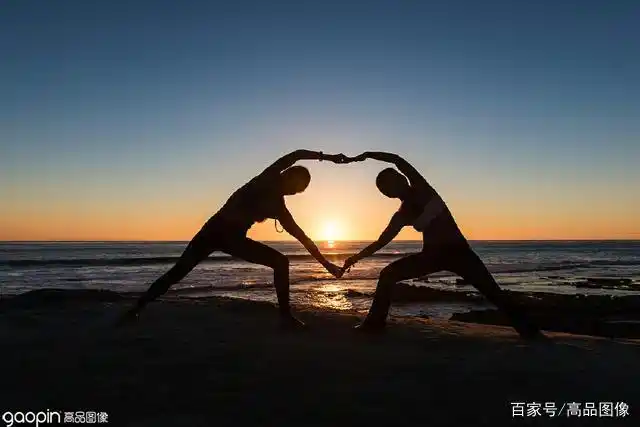 超有趣的比心小动作,让喜欢的人发现独特的你