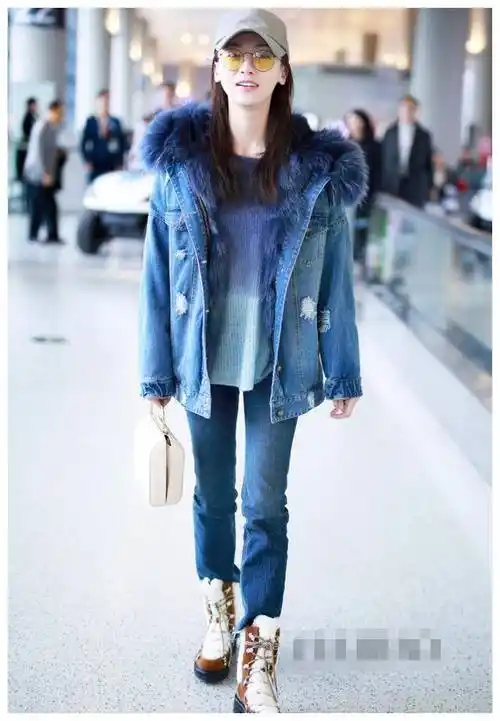 原创吴谨言终于换发型羊毛卷发配短裙165身高穿出175大长腿