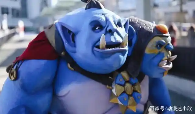 比如,下面这个《dota2》中的食人魔法师——蓝胖.