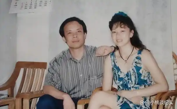 体操王子李宁身家过百亿头发斑白尽显老态六旬妻子依然貌美