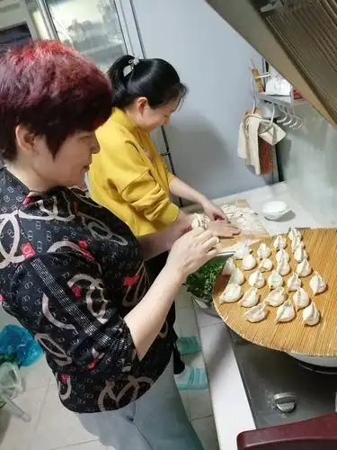 帮妈妈包饺子,劳动的成果最美味