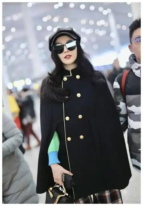 范冰冰真会"作妖",穿红色连衣裙配红色手套,不俗反而很高级_穿着_造型