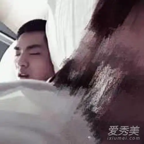 网曝疑似吴亦凡床照 女子自称是吴亦凡女友