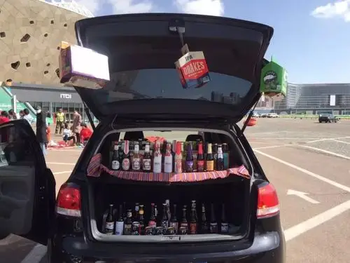 春天里的后备箱集市,冰啤酒烤串蓄势待发.