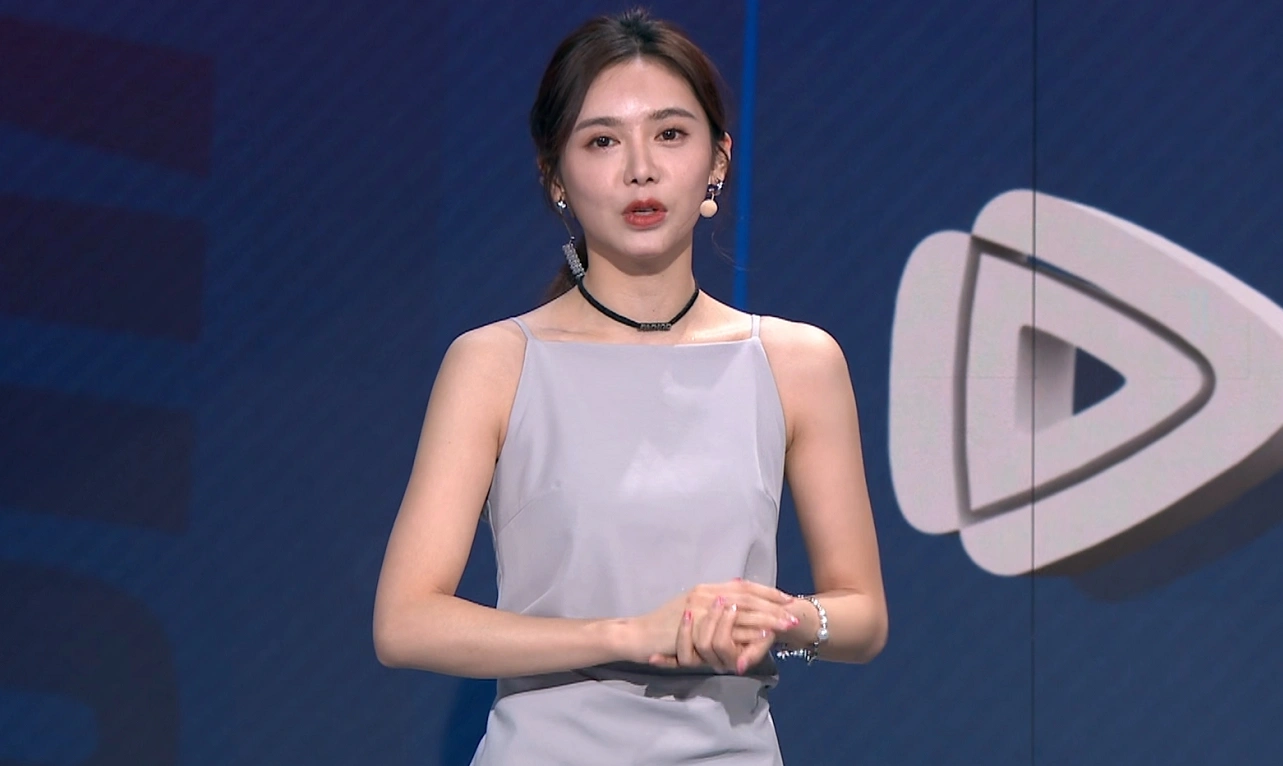 清凉小吊带白皙大长腿湖人比赛美娜又抢镜了