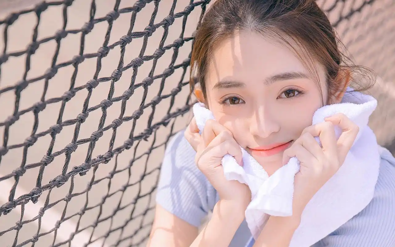 养眼文艺美女户外清新唯美高清桌面壁纸