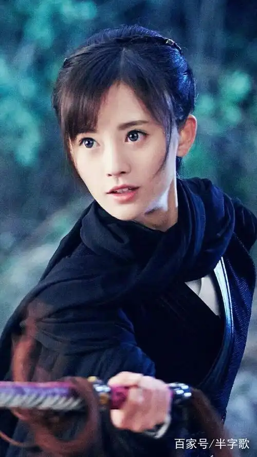 影视剧中身穿黑衣的女子,蒋欣清冷倔强,赵丽颖又萌又酷