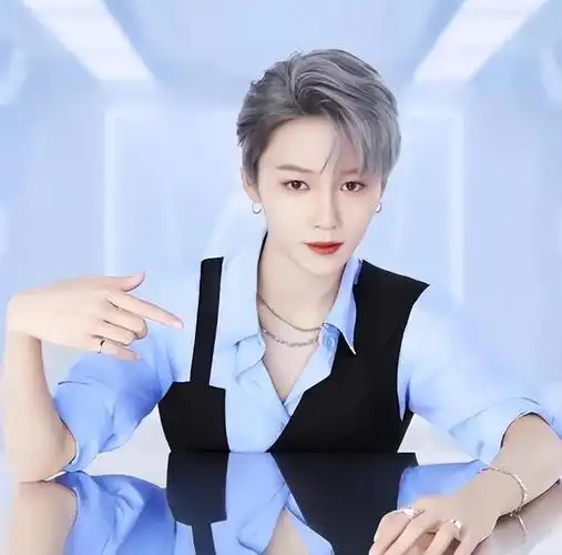 刘雨昕的短发造型,为何这么飒酷,又这么撩人?