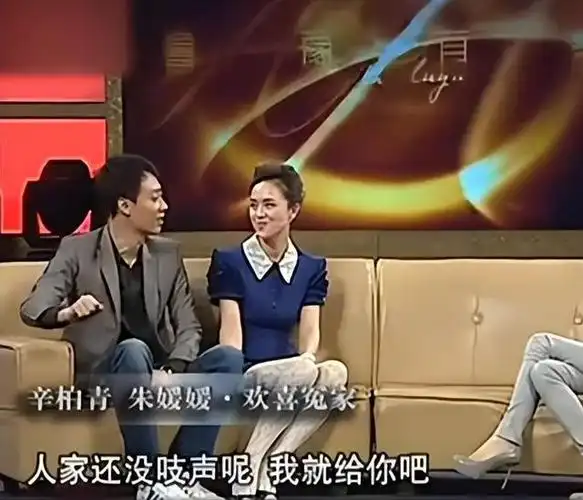 辛柏青一家4口在澳洲被偶遇妻子朱媛媛骨相绝佳49岁依旧漂亮