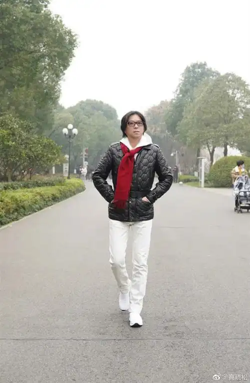 矮大紧瘦出新高度高晓松晒近照创下718千克新纪录