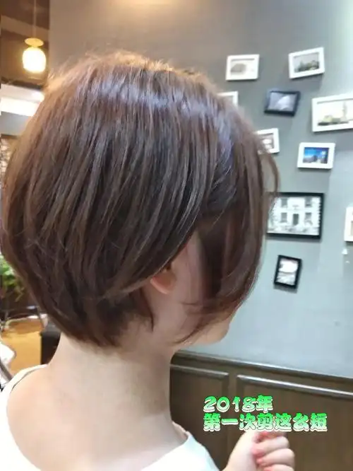 大饼脸女生4年的超短发历程