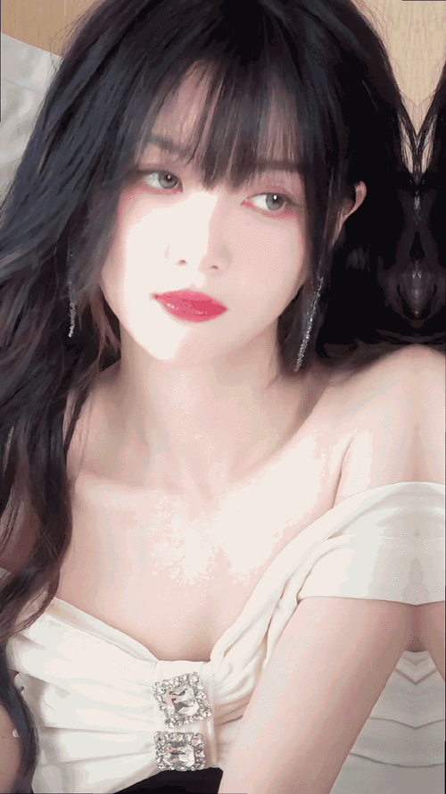 吴宣仪纯欲千金妆##吴宣仪吐舌wink