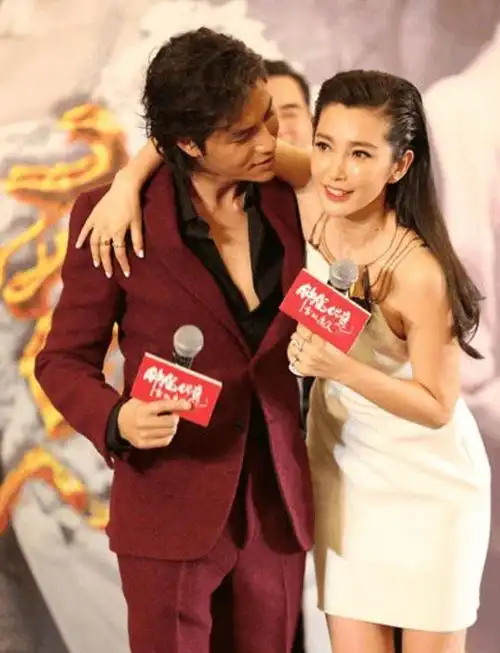 李冰冰与陈坤同台亲密互动,最后一张引发热议,网友:陈坤太大胆