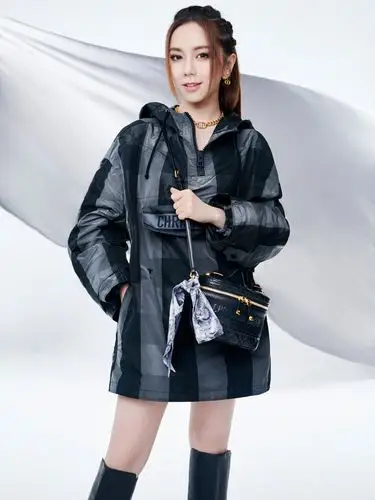 大全>明星>关晓彤黑色穿搭帅气低调机场照图片> ( 1 / 5 ) 2020-10-27