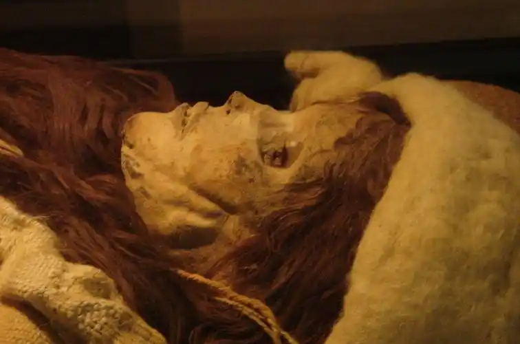 小河公主(新疆罗布泊小河遗址发掘出的女性干尸)_摘编百科