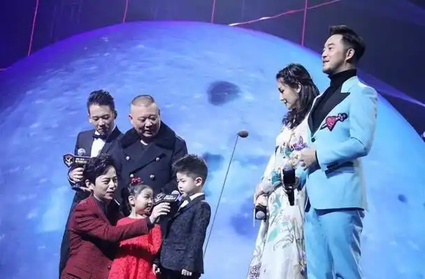 岳云鹏:当着吴京面调侃谢楠,臊得柳岩满脸通红,人品不输郭德纲