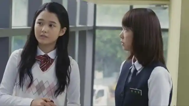 她认识了不少朋友她转到了一所新的高中,因为选择跟随妈妈:柳善生活