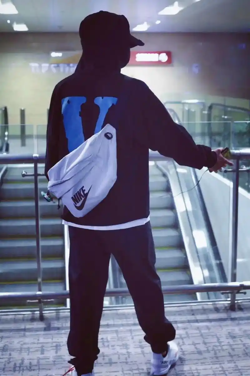 王一博是一个看背影都能爱上的人呀0000向全世界安利王一博酷盖