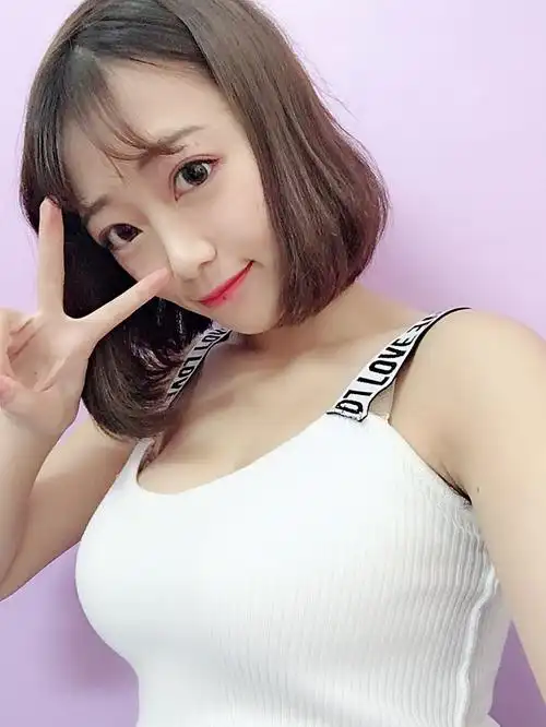 术前诊断这位求美者属于典型的青春期乳房发育不良,导_圈子-新氧美容