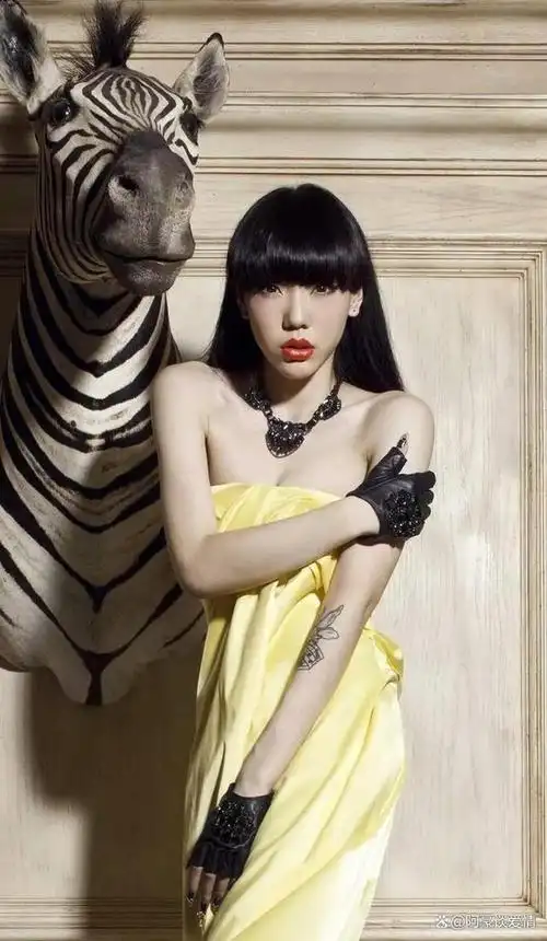 代言费曾高达上亿的吴莫愁现在如何?挣钱表演求生?不出众就出局