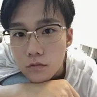 戴眼镜的斯文败类痞气十足微信头像男生成熟稳重