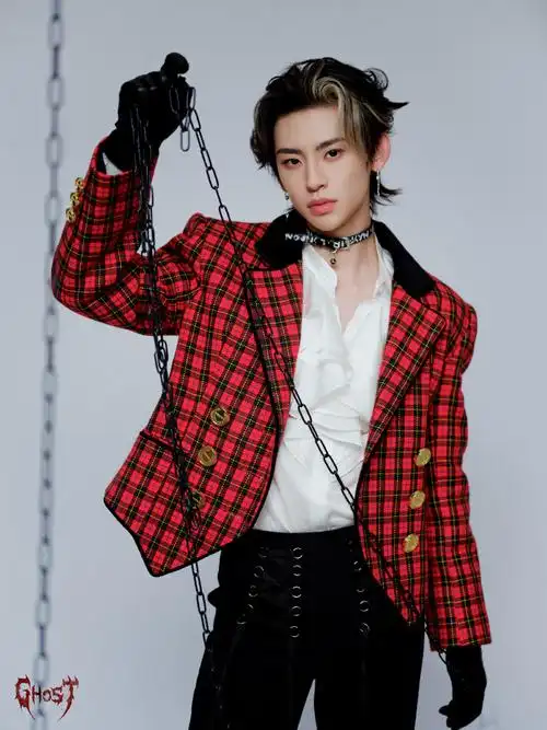 转载了@小鬼-王琳凯lilghost工作室的微博图片想要哥哥脖子上的choker