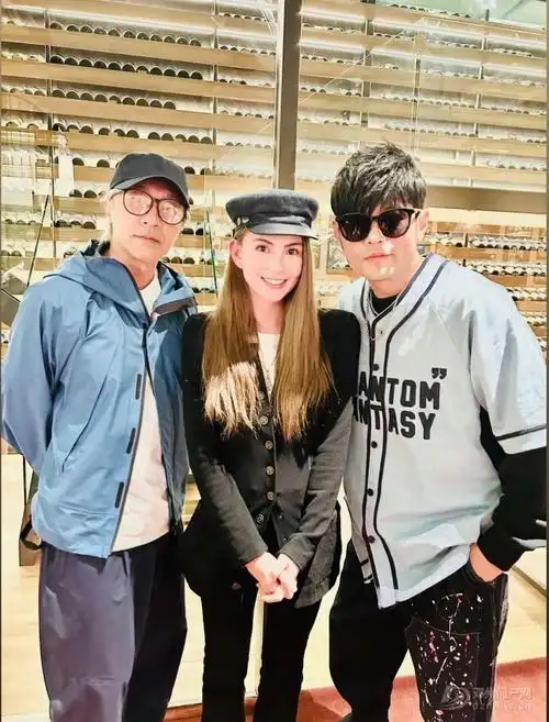 周杰伦和周星驰合影