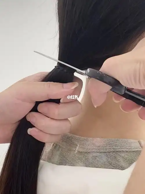 剪掉三年的长发给了我1000