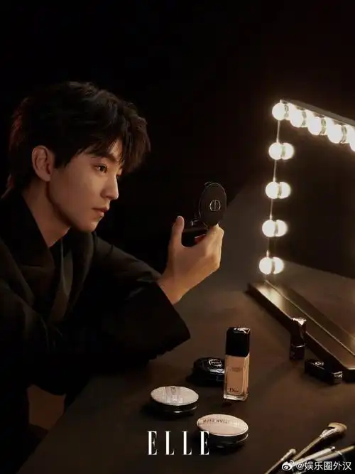 王俊凯黑色深v##王俊凯深v造型