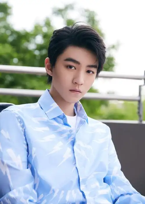 露额头好帅!@tfboys-王俊凯