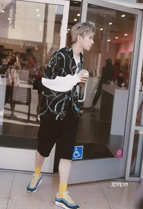 蔡徐坤的私服穿搭,这位爱豆可真帅