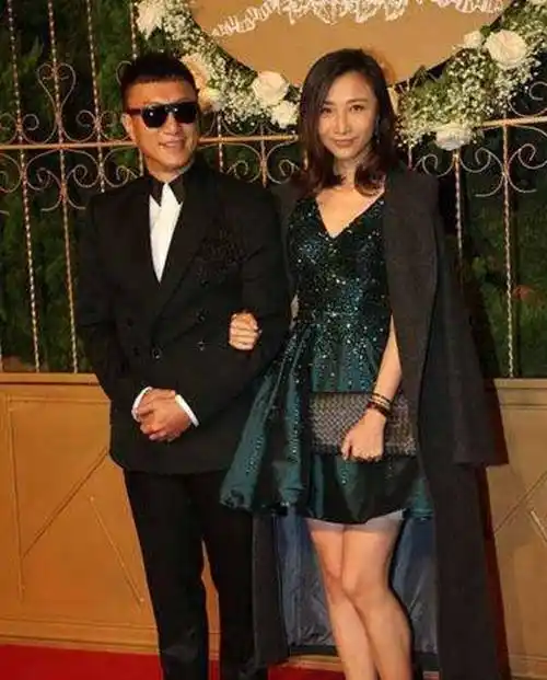 她是小孙红雷15岁,秘密结婚6年的妻子,颜值堪比女演员,颜值超高!