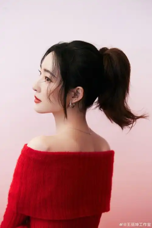 王丽坤超话岁序更替,生生不息的热爱之光铺满下一程的路.