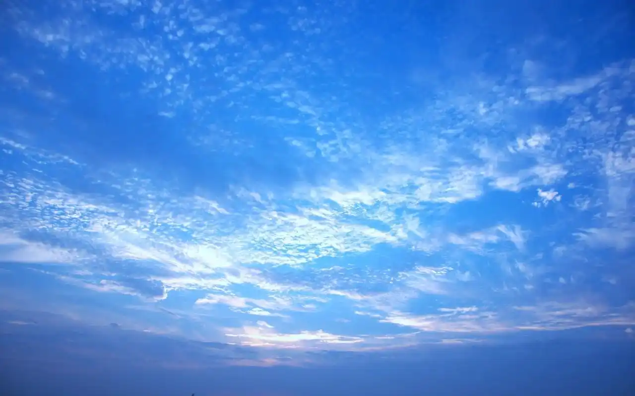 摄影新手 #随拍 #傍晚的天空 #天气之子  后期调蓝色主 - 抖音