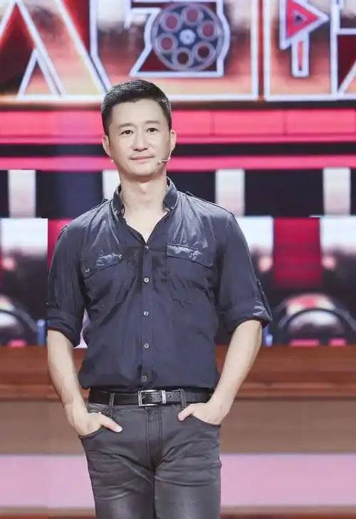 吴京21岁时剧照帅翻了,奚梦瑶表示年轻,网友:难怪能娶到谢楠_何猷君