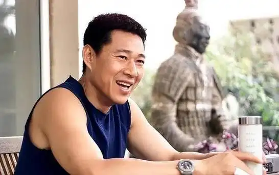 张丰毅:对继女视如己出,却对亲儿子不闻不问,如今他后悔了吗?