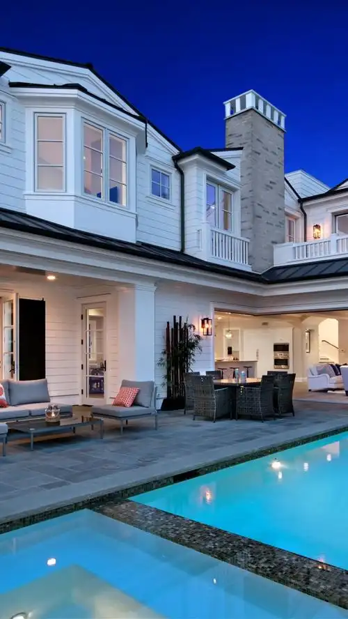 壁纸 别墅,纽波特海滩,游泳池,室内,灯光,椅子 5120x2880 uhd 5k 高清