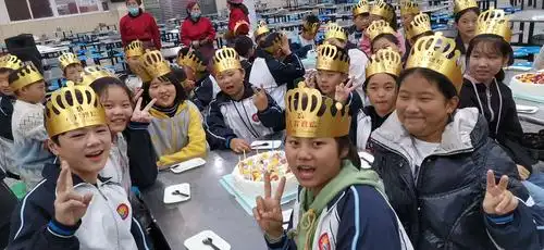 灿烂的笑脸,金色的童年------淮滨外国语学校小学生九月份集体生日